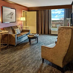 One-Bedroom King Suite